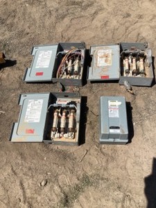 lot 142 image: Electrical Swtch Boxes (4)