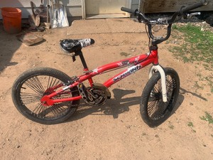 lot 5 image: Schwinn Falcon BMX Bike