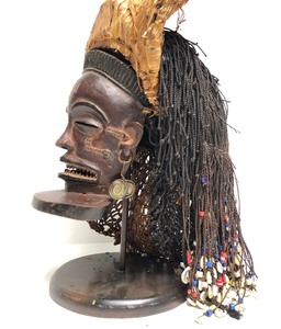 Excellent Chokwe Chihongo Mask