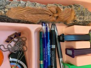 lot 11 image: Junk Drawer Try of Items