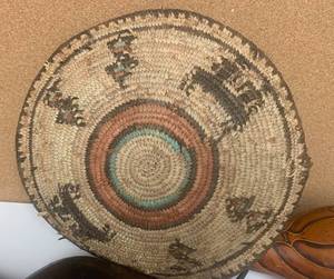 lot 25 image: Native American Southwest Baskets