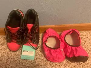 lot 30 image: Elite Athena Bowling Shoes