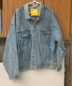 lot 44 image: Mens XL Budweiser Blue Jean Coat