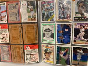 lot 51 image: Folder of baseball Cards
