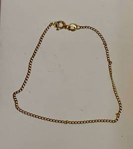 lot 60 image: 18K Yellow Gold Bracelet