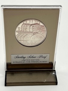 lot 86 image: Sterling Silver Proof - 1976 Franklin Mint- Limited Edition Jewish Festival of Lights Medal