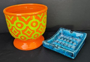 lot 46 image: Vibrant Vintage Italian Pottery Vase and Ashtrays