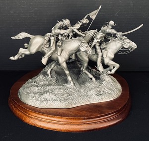 lot 49 image: Chilmark Charge of the 7th Calvary Fine Pewter Statue by Brian Rodden with Certificate