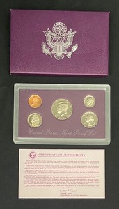 lot 52 image: Trio of United States Mint 1992 Coin Proof Sets with Boxes and Certificates