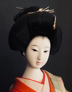 lot 73 image: Exquisite Japanese Costume Doll by Kakuro Yokoyama