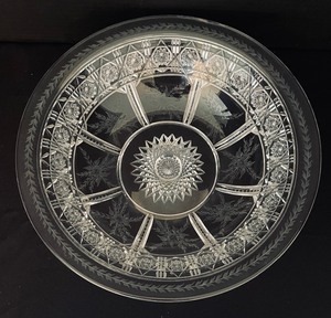 lot 120 image: Elegant Etched and Cut Glass Serving Bowl