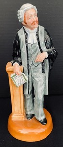 lot 135 image: Royal Doulton The Detective and The Lawyer Figurines