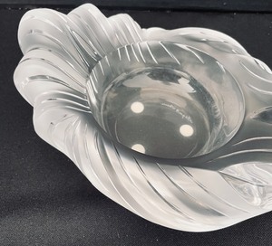 lot 137 image: Elegant Lalique Bowl