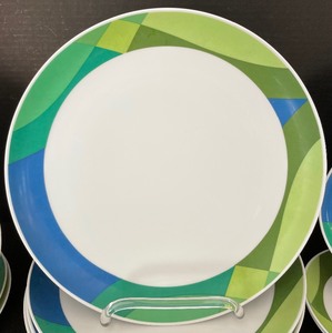 lot 55 image: Vintage Rosenthal Studio-linie Dishware Grouping from Germany