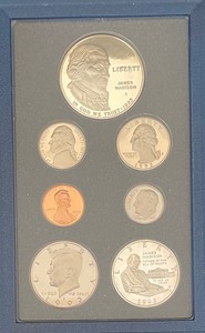 lot 150 image: United States Mint 1993 Bill of Rights Commemorative Coins Prestige Set