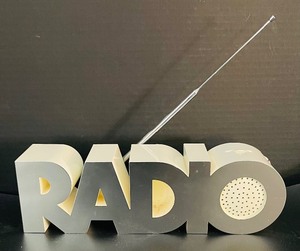 lot 161 image: Vintage Battery Operated Radio with Mirrored Front - ISIS Model 20 Vintage R-A-D-I-O