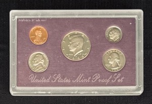 lot 189 image: Three United States Mint 1988 Proof Coin Sets