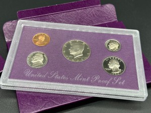 lot 211A image: (2) 1988 United States Mint Coin Proof Sets