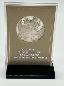 lot 201 image: Franklin Mint Sterling Silver The Royal Silver Jubilee Eyewitness Commemorative Medal - Queen Elizabeth Silver Jubilee