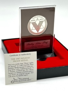 lot 92 image: 1987 Holiday Hanukkah Proof Sterling Silver Medal - Franklin Mint Sterling Hanukkah Medal