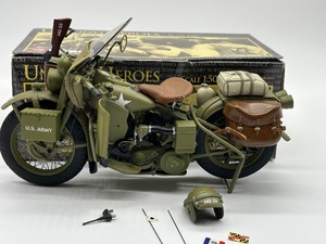 lot 264 image: Cori 1942 Harley Davidson WLA Military Motorcycle 124 Scale Model