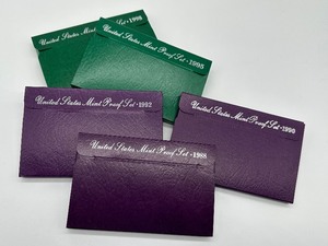 lot 240 image: Five United States Coin Proof Sets - 1988, 1990, 1992, 1995 and 1998 Coin Proof Sets