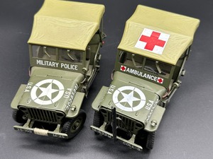 lot 226 image: Two Willys Jeep Figurines 124 Scale