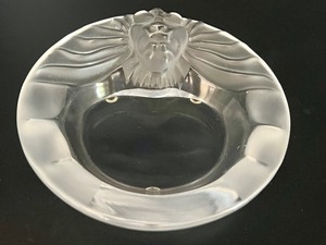 lot 211 image: Lalique Lion Ashtray