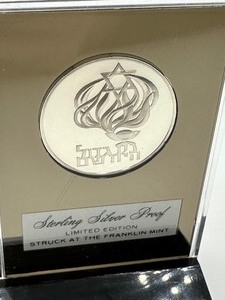 lot 286 image: Franklin Mint Sterling Silver 1979 Holiday Medal