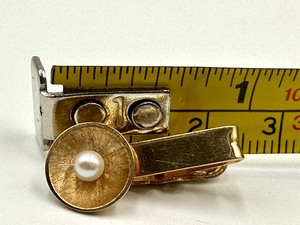 lot 276 image: Petite 14k and Pearl Tie Clip