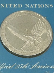 lot 277 image: First Edition Sterling Silver Franklin Mint United Nations 25th Anniversary Commemorative Metal
