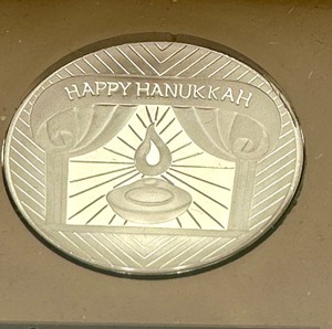 lot 271 image: Franklin Mint Sterling Silver Happy Hanukkah Medal