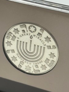 lot 270 image: 1988 Franklin Mint Sterling Silver Holiday Medal