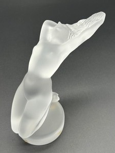 lot 16 image: Lalique Nude Figurine