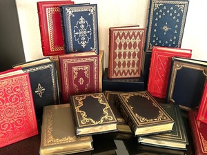 lot 395 image: Collection of 16 Beautiful Franklin Mint Library Books