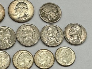 lot 383 image: Assortment of Vintage Circulated Silver Coins