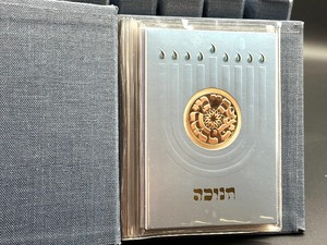 lot 381 image: Collection of Franklin Mint Holiday Cards with Medallions