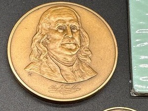 lot 371 image: Collectible Presidential Items