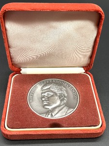 lot 369 image: Presidential Memorabilia - William Jefferson Clinton Silver 1993 Inaugural Medal