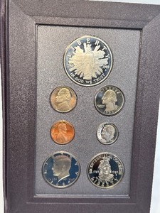 lot 402 image: United States Prestige 1989 Coin Proof Mint Set