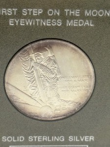 lot 427 image: Franklin Mint First Step on the Moon Eyewitness Medal