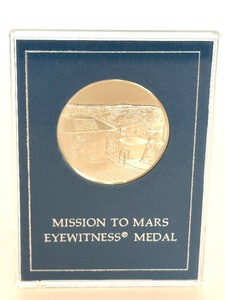 lot 423 image: Franklin Mint Sterling Silver Mission to Mars Medal