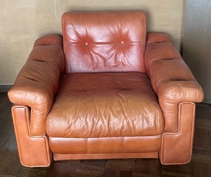 lot 432 image: Vintage Orange Leather Chair