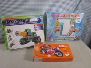lot 16 image: (F-0) 2 Building Kits Sets and Ani...