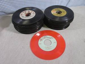 lot 31 image: (BS) Approx 70 Vintage 45 Records...
