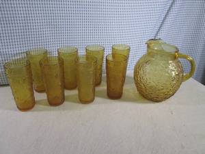 lot 32 image: (F-1) Vintage Glass Pitcher and 8 G...