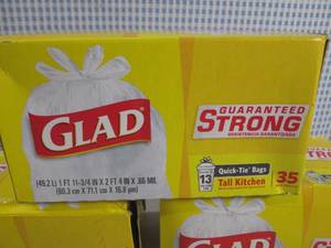 lot 45 image: (CSB) 3 Boxes Glad 35 Count 13 Gall...