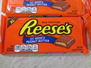 lot 51 image: (B-2) 12 Reeses XL Candy Bars Past ...