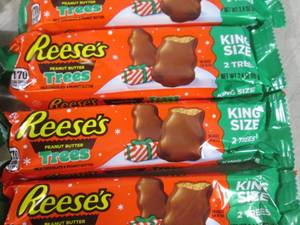 lot 55 image: (B-2) 12 Reeses King Size Peanut Bu...