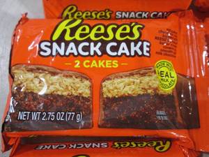 lot 68 image: (B-2) 12 Reeses Snack Cake  - 2 Cak...